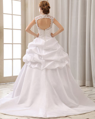 Romantici cappelli di pizzo manica cinturino collo abiti da sposa con reggiseno a forma di cuore