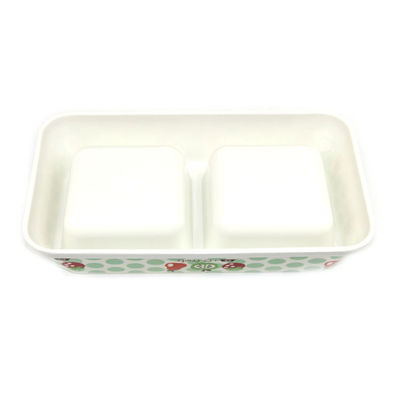 Doppio piatto di plastica per cani e gatti con acqua di buona qualità